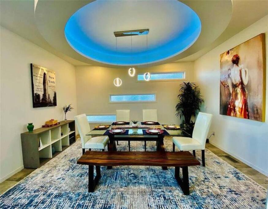 The Infiniti Villa Kelowna Bagian luar foto