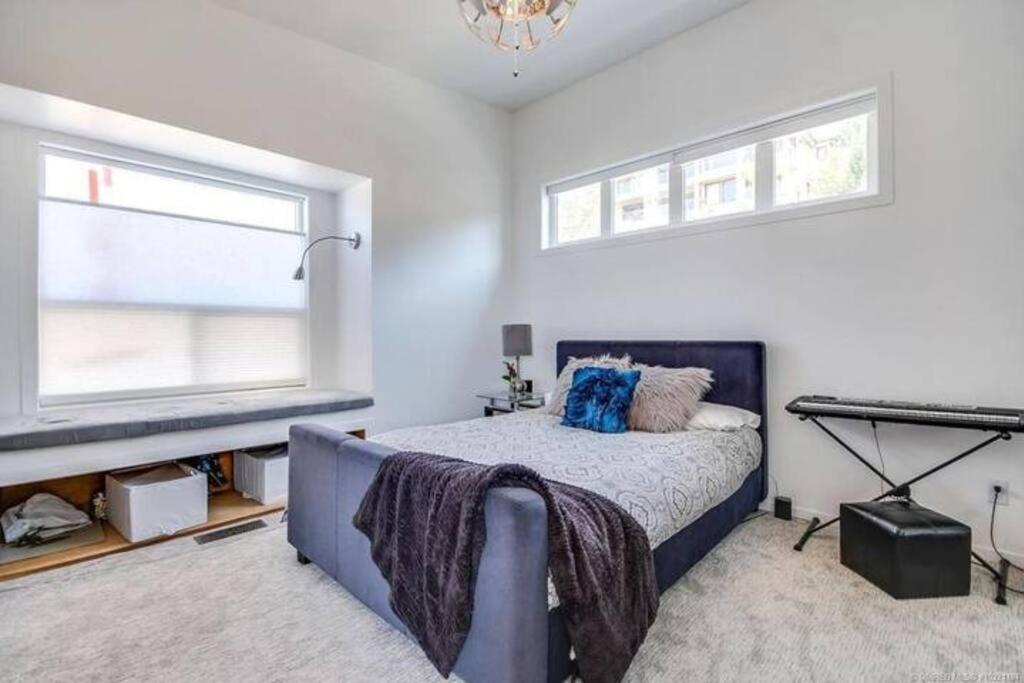 The Infiniti Villa Kelowna Bagian luar foto