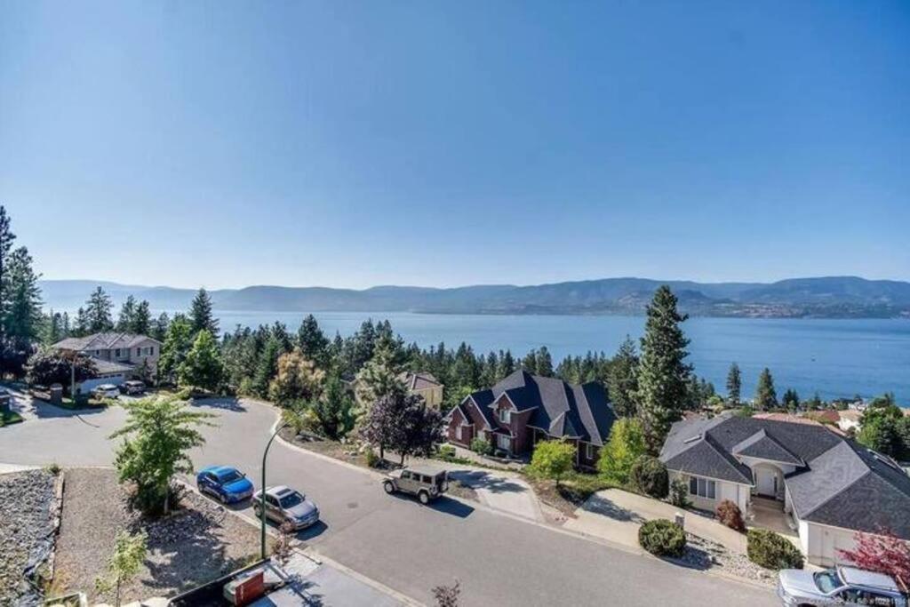 The Infiniti Villa Kelowna Bagian luar foto